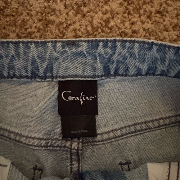 Hot Topic High Rise Blue Jeans with Graphic Patches - Picture 6 of 7